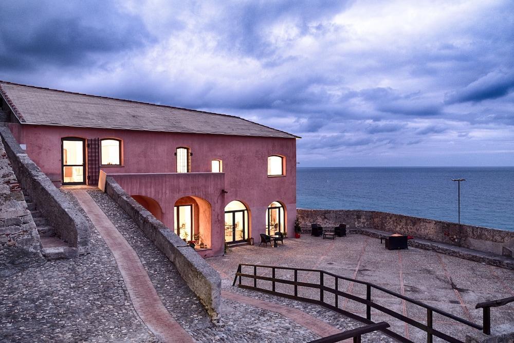 Locanda La Fortezza Finale Ligure Exterior photo
